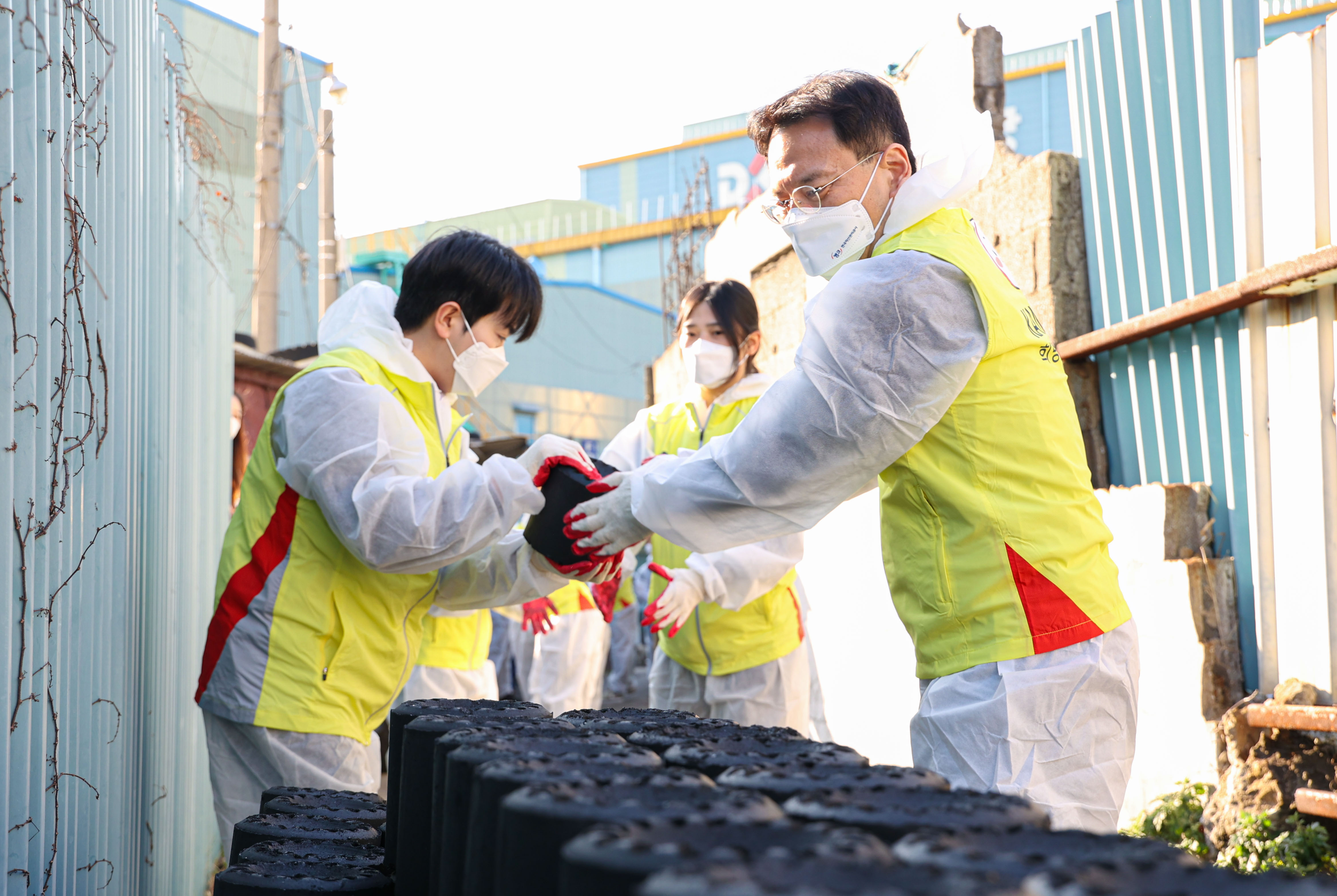 연말맞이 캠코 임직원 연탄봉사활동1