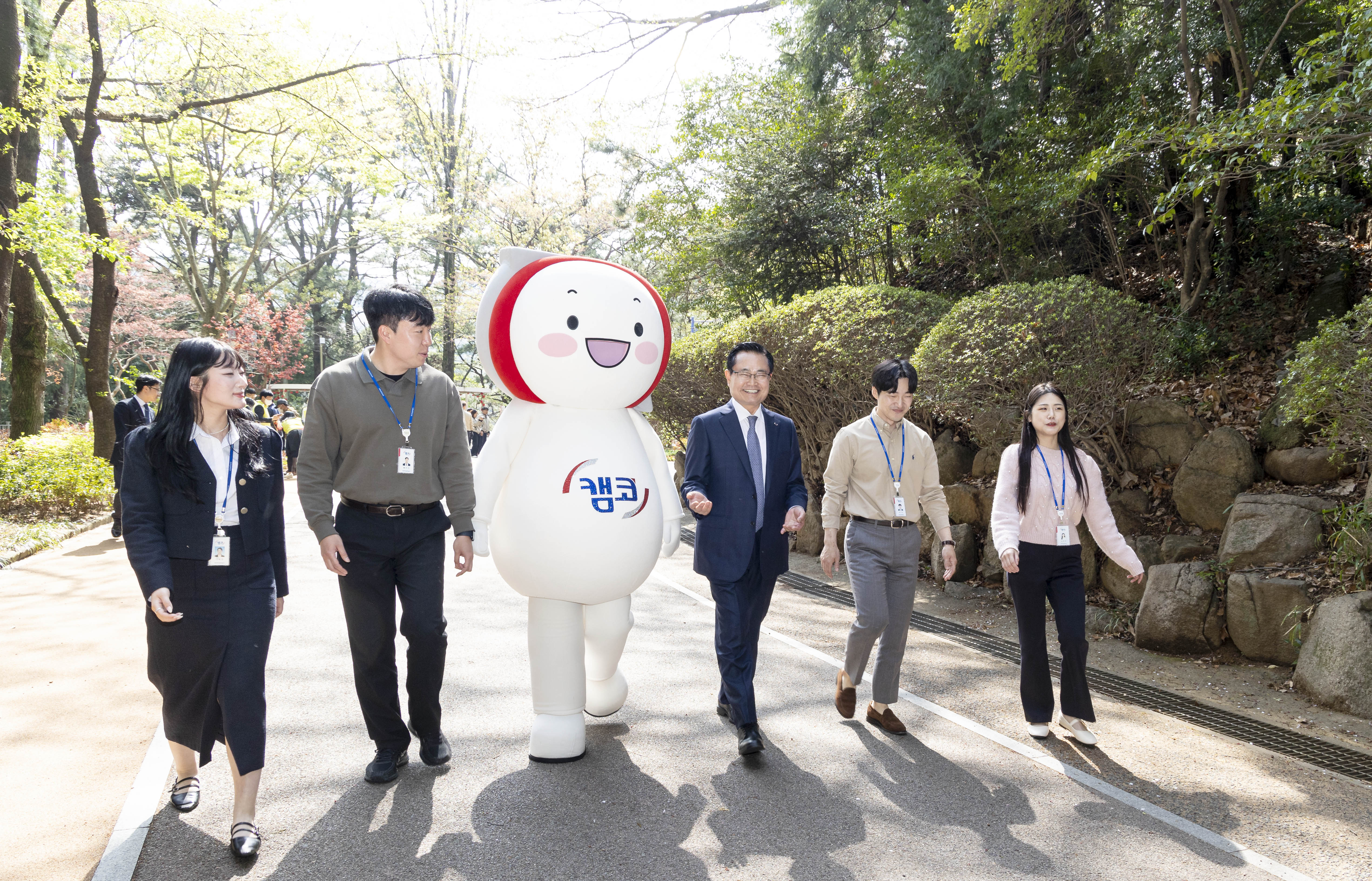 캠코, 임직원 걸음 모아 도심 속 예술정원 조성한다1