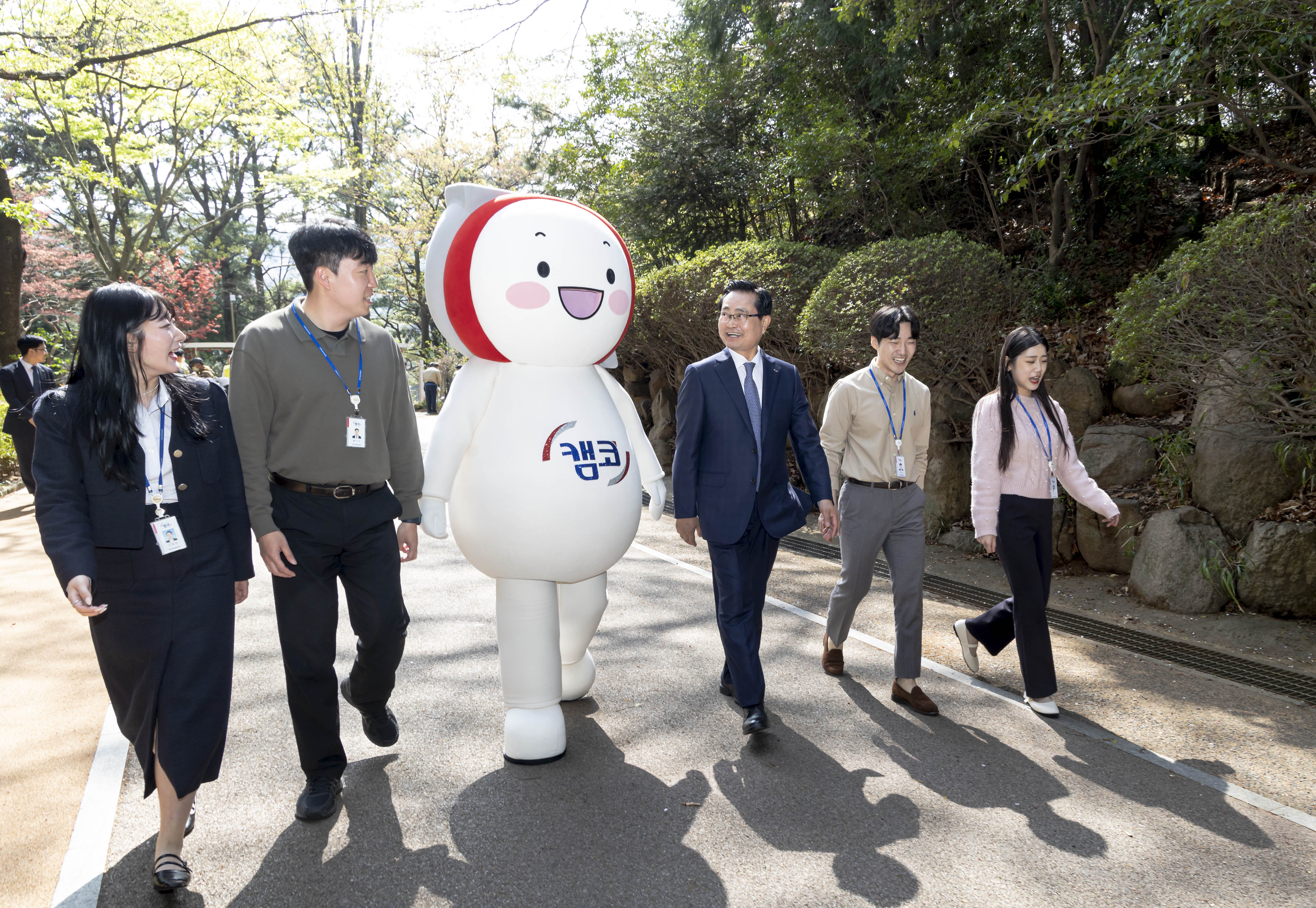 캠코, 임직원 걸음 모아 도심 속 예술정원 조성한다2